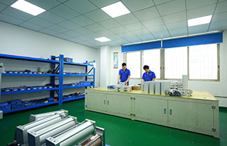 好色视频APP下载增压缸产品装配室